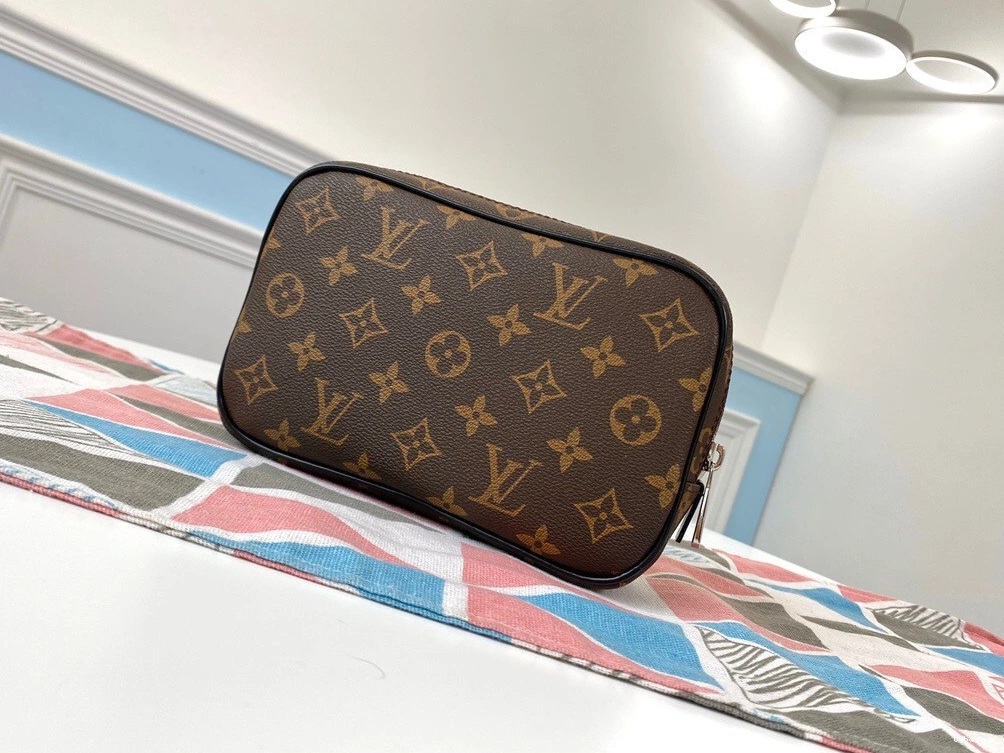PM POUCH TOILETRY LOUIS VUITTON 0710